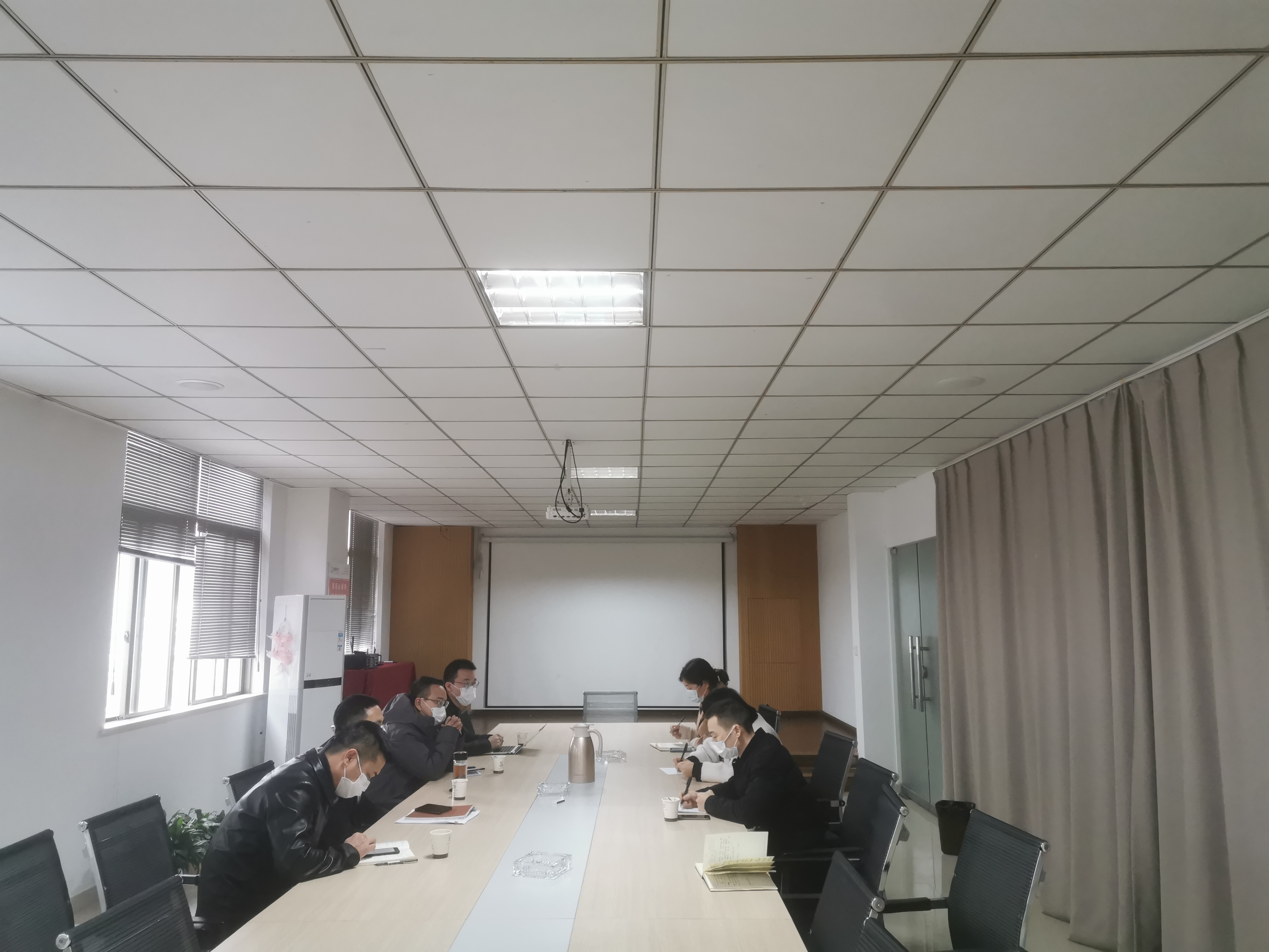  乐清市委常委、柳市党委书记董庆标一行调研俊郎电气复工复产工作