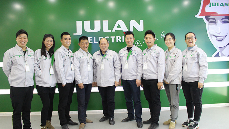 生产部管理人员合影